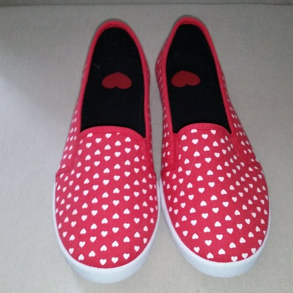 Red with white hearts canvas slip ons NWOT - Picture 2 of 5